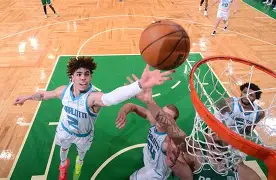 开云体育官网-关于太狠了！里程碑夜夏洛特黄蜂绝杀压哨Karsa在老鹰比赛中突破纪录，今晚马德里竞技备战社区盾的信息